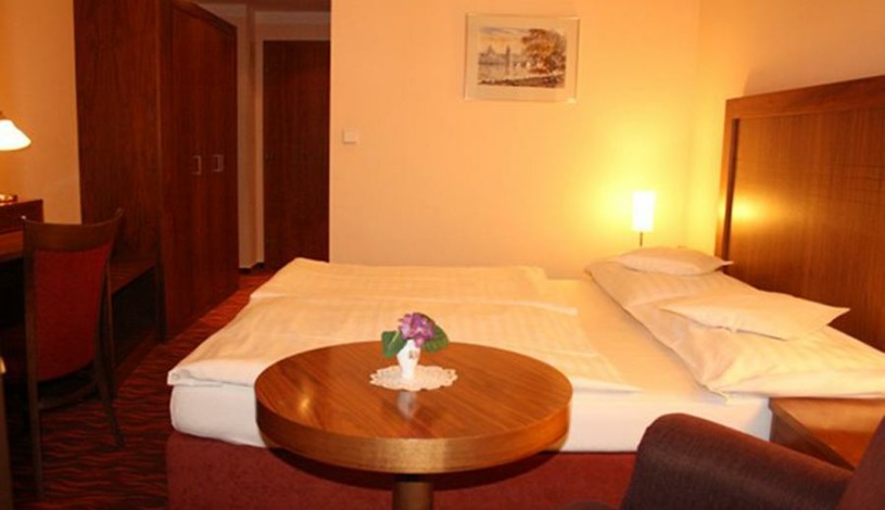 Hotel MONICA Praha - Четыре местная комната